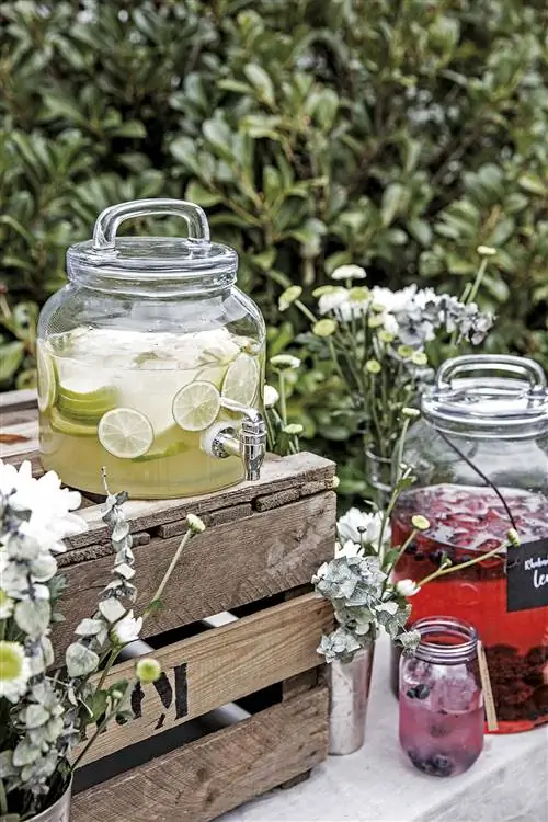 Хитрости уборки: диспенсеры для лимонада с краном