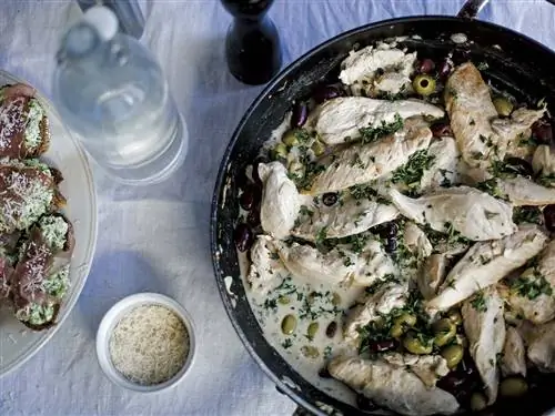 Курица с оливками и белым вином