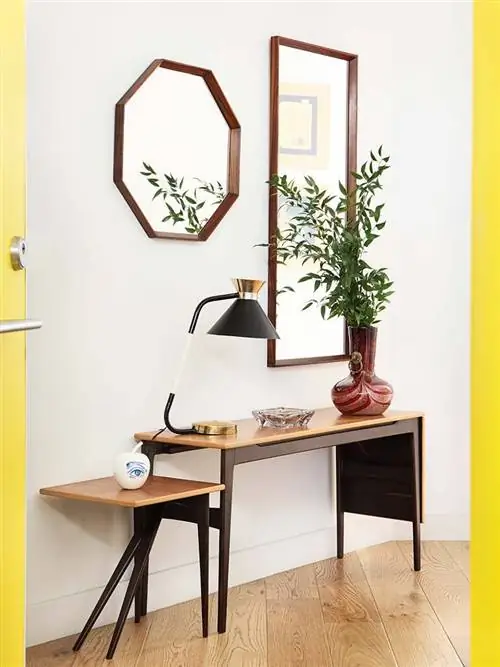 Вазон, Стол, Комната, Стена, Светильник, Фанера, Дверь, Комнатное растение, Ваза, Письменный стол,