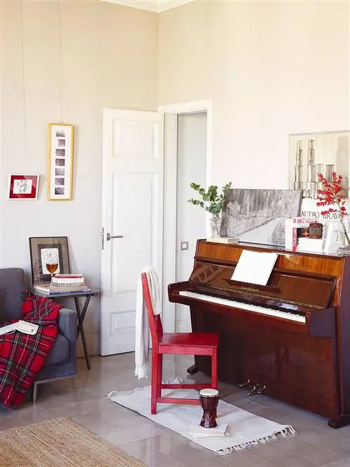 Мебель, Комната, Дизайн интерьера, Гостиная, Красный, Стол, Недвижимость, Стол, Стул, Здание,