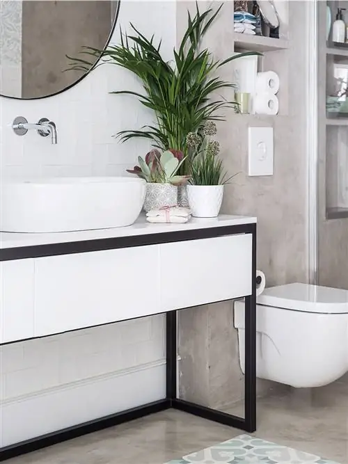 современная серо-белая ванная комната