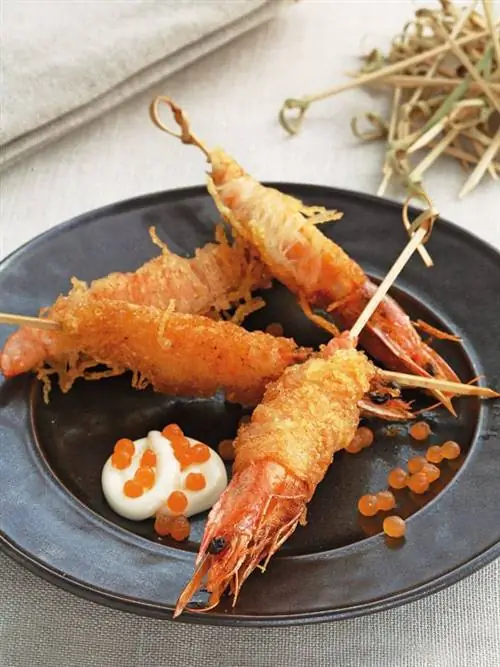 жареные креветки с китайской лапшой