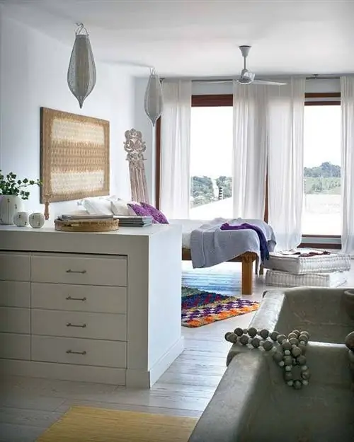 Синий, Комната, Дизайн интерьера, Ящик, Пол, Текстиль, Мебель, Пол, Дом, Стена,