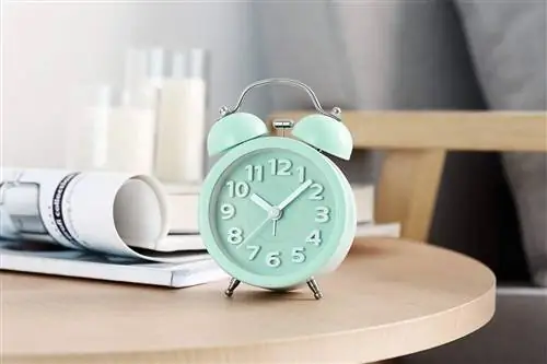 зеленый ретро будильник