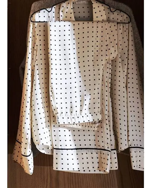 атласная пижама в горошек