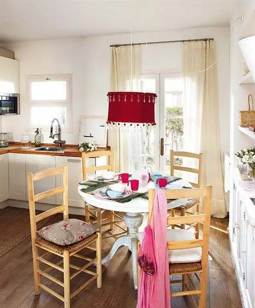 Комната, Мебель, Дизайн интерьера, Недвижимость, Здание, Столовая, Стол, Дом, Потолок, Кухня,