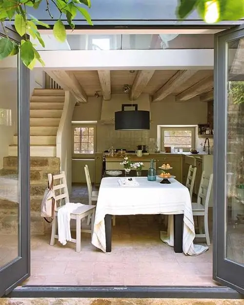 Стол, Мебель, Стул, Потолок, Абажур, Скатерть, Постельное белье, Садовая мебель, Кухонный и обеденный стол, Уличный стол,