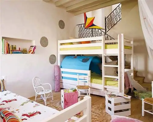 Комната, Флаг, Дизайн интерьера, Текстиль, Мебель, Постельное белье, Кровать, Дом, Постельные принадлежности, Стена,