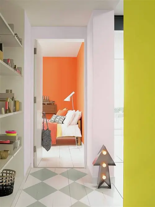 Комната, Дизайн интерьера, Стена, Стеллаж, Полка, Пол, Оранжевый, Кровать, Персик, Подушка,