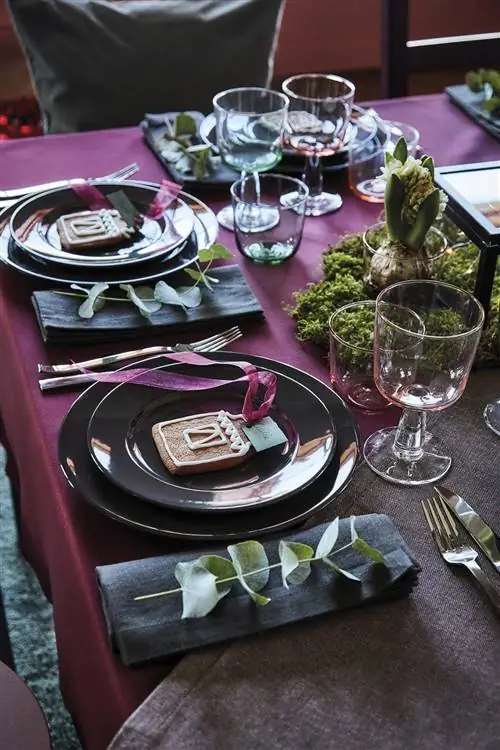 Столовый сервиз: черная посуда