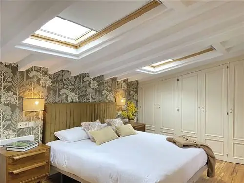 Пентхаус в Мадриде со спальней с террасой и скошенными потолками