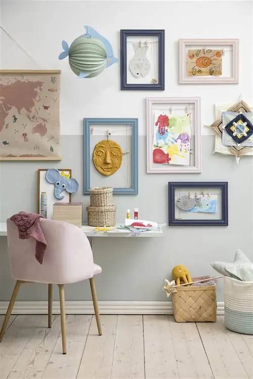 детская детская спальня с детскими картинами