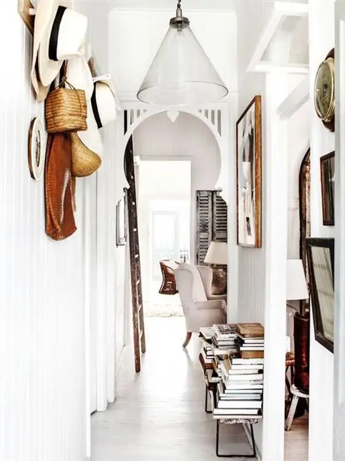 Белый, Комната, Дизайн интерьера, Недвижимость, Полка, Мебель, Потолок, Освещение, Пол, Стена,