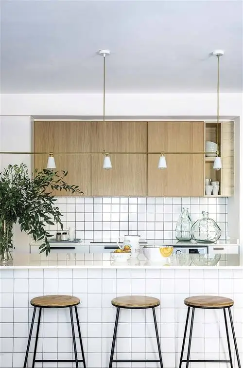 Квартира в Мадриде 58 м: Открытая кухня с барной стойкой