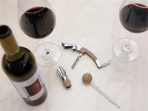 Продукт, Питьевая посуда, Дерево, Бутылка вина, Барная посуда, Бутылка, Стекло, Посуда, Мебель,