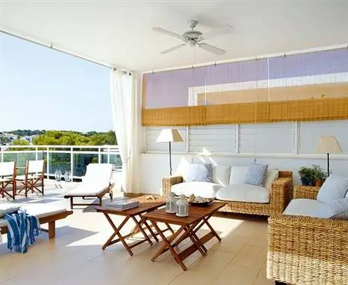 Комната, Дизайн интерьера, Недвижимость, Мебель, Стол, Потолок, Этаж, Недвижимость, Стена, Дом,