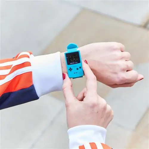 Цветные часы Game Boy