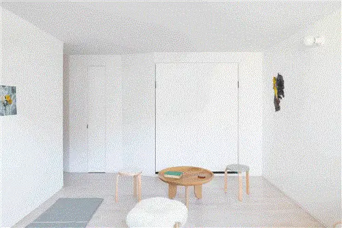 Современный и минималистичный pied-à-terre в белом цвете