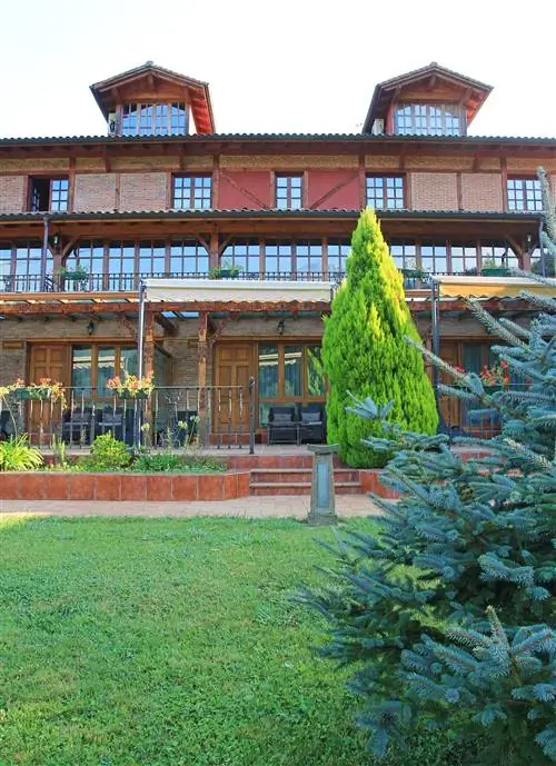 Вход в люксы с крыльца