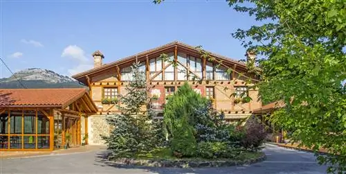 Hotel Spa Etxegana: отель в индонезийском стиле, где можно насладиться ревом в первом ряду
