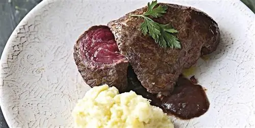 Как приготовить вкусную оленину с пюре из сельдерея