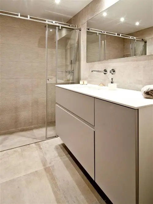 Освещение, Этаж, Недвижимость, Сантехника, Архитектура, Комната, Стена, Плитка, Дизайн интерьера, Напольное покрытие,