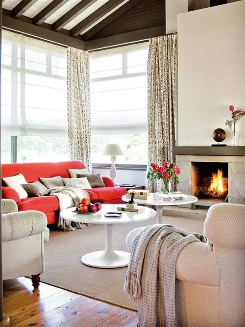 Гостиная, Комната, Мебель, Дизайн интерьера, Недвижимость, Занавес, Дом, Диван, Журнальный столик, Потолок,