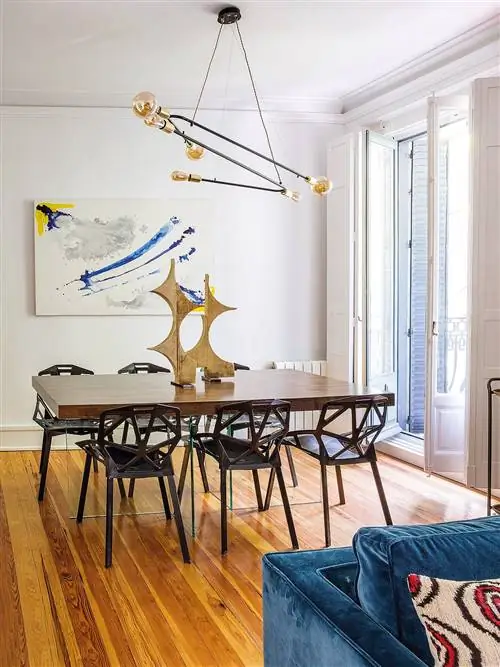 Комната, Столовая, Дизайн интерьера, Мебель, Желтый, Имущество, Продукт, Люстра, Таблица, Потолок,