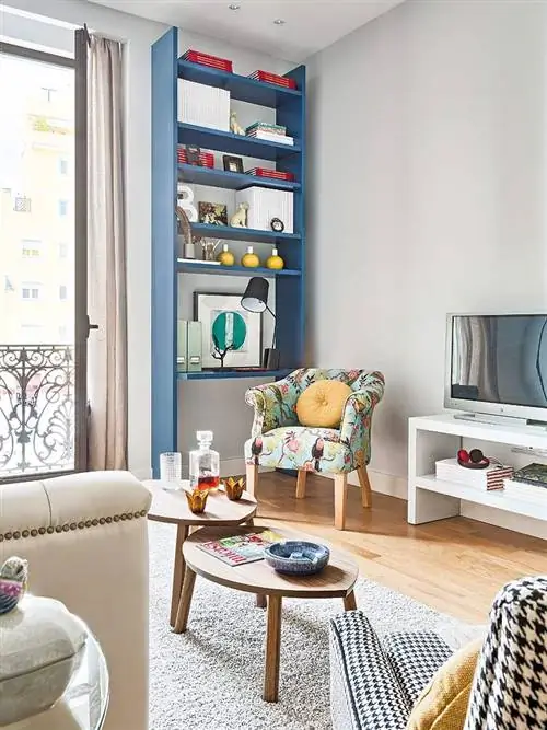 Гостиная, Комната, Мебель, Дизайн интерьера, Синий, Недвижимость, Зеленый, Дом, Желтый, Полка,