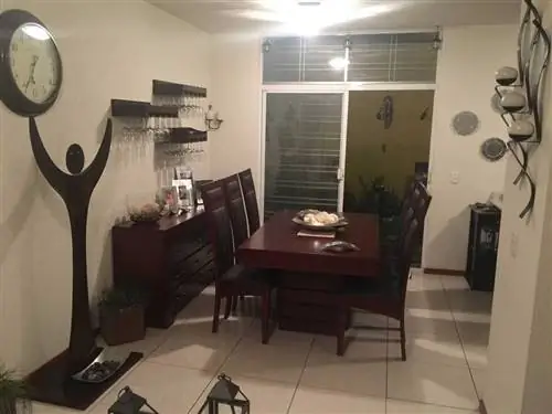 Комната, Дизайн интерьера, Этаж, Пол, Стена, Стол, Дизайн интерьера, Потолок, Лиственных пород, Комнатное растение,