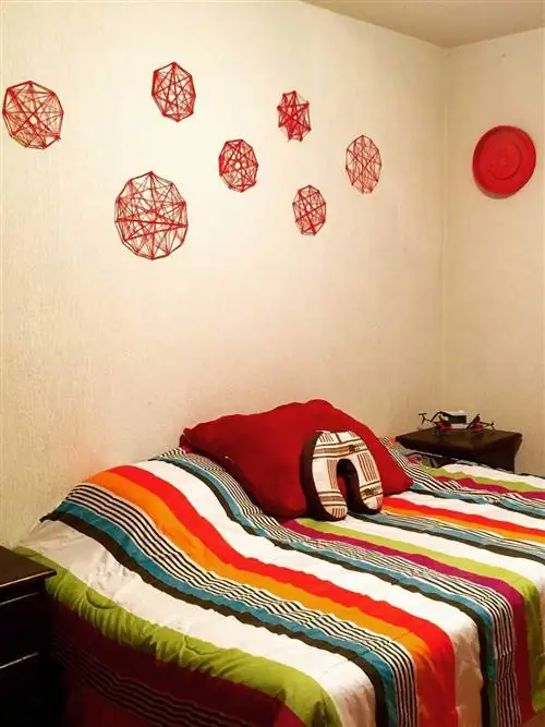 Комната, Кровать, Дизайн интерьера, Красный, Постельные принадлежности, Текстиль, Спальня, Стена, Оранжевый, Постельное белье,