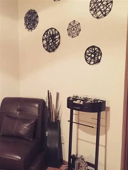 Комната, Стена, Дизайн интерьера, Клубный стул, Наклейка на стену, Гостиная, Подлокотник, Круг, Дизайн, Натюрморт фотография,