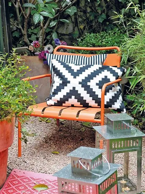 Вазон, Садовая мебель, Кустарник, Комнатное растение, Сад, Подлокотник, Однолетнее растение, Коробка, Двор,