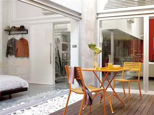 Дерево, Пол, Комната, Дизайн интерьера, Мебель, Настил, Паркет, Кровать, Стол, Оранжевый,