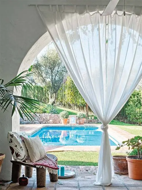 Текстиль, Дизайн интерьера, Вазон, Дизайн интерьера, Обработка окон, Комнатное растение, Занавес, Украшение,