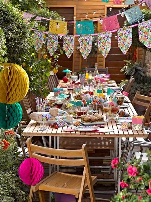 Розовый, Пурпурный, Украшение, Рынок, Уличный стол, Торговая площадка, Мебель для улицы, Фонарь, Флористика, Аксессуары для дома,