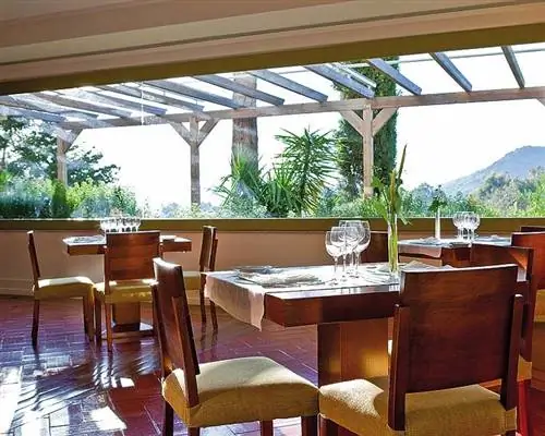 Мебель, Номер, Стол, Стекло, Лиственных пород, Стул, Тень, Дневное освещение, Луч, Бокалы,