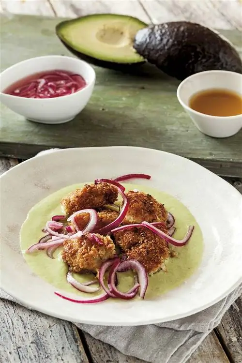 Жареный цыпленок с кинзой и соусом чипотле