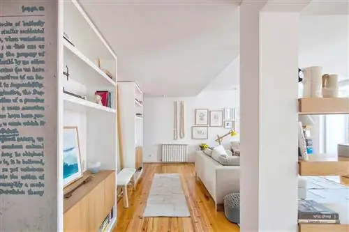 толстые деревянные полки