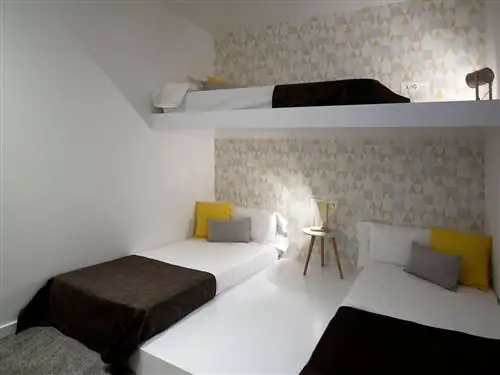 Комната, Мебель, Кровать, Недвижимость, Спальня, Дизайн интерьера, Стена, Здание, Дом, Простыня,