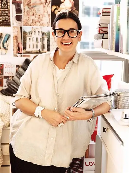 Очки, Очки, Уход за зрением, Улыбка, Рукав, Воротник, Часы, Модный аксессуар, Бежевый, Мелкий прибор,