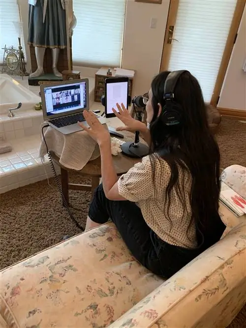 У Деми Мур есть странные вещи в ванной? (это не шутка)