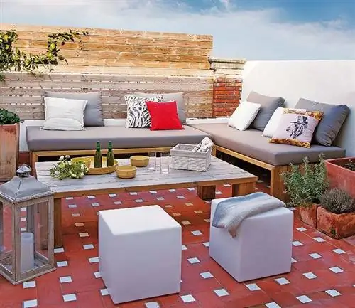 Комната, Дизайн интерьера, Стена, Гостиная, Мебель, Диван, Стол, Журнальный столик, Дом, Подушка,