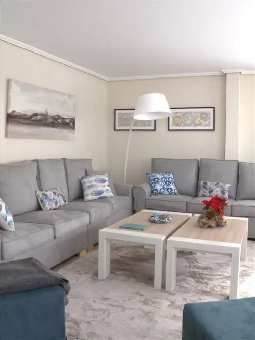 Синий, Комната, Дизайн интерьера, Гостиная, Стена, Мебель, Белый, Стол, Диван, Этаж,