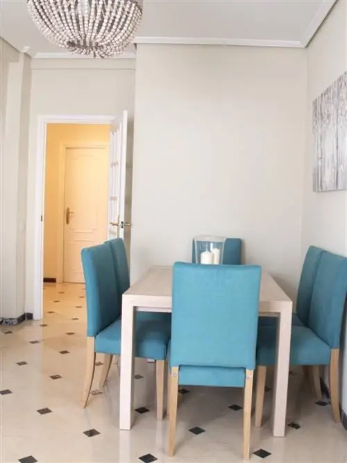 Комната, Этаж, Дизайн интерьера, Дерево, Пол, Мебель, Стул, Потолок, Бирюзовый, Стол,