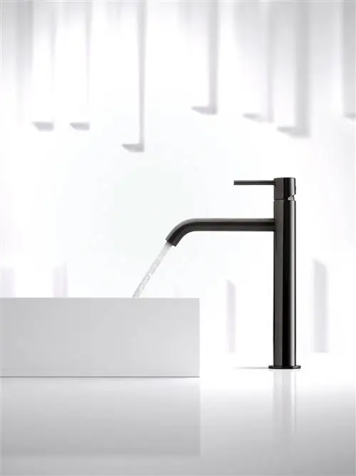 изучение эксклюзивного металлического черного однорычажного смесителя для раковины