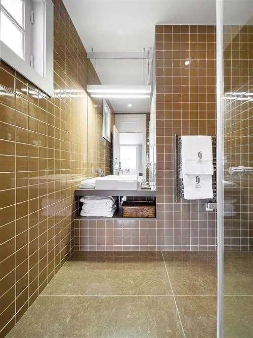 Этаж, Недвижимость, Архитектура, Плитка, Комната, Пол, Стена, Сантехника, Дизайн интерьера, Потолок,