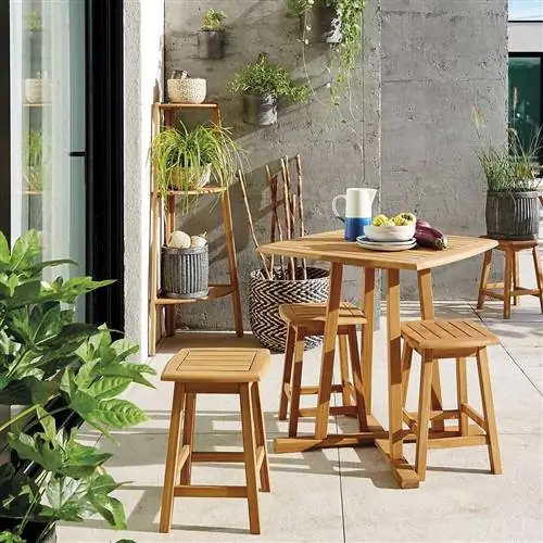 Террасы: небольшая открытая столовая