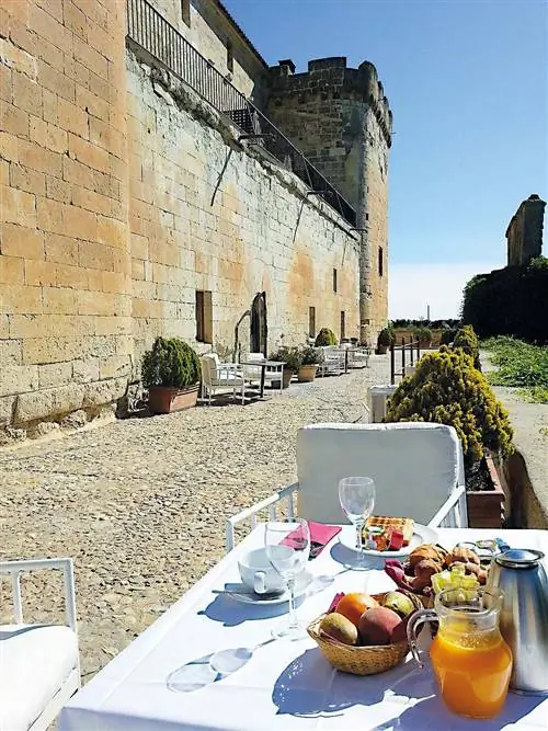 Недвижимость, Еда, Город, Отпуск, Стена, Стол, Туризм, Здание, Лето, Завтрак,