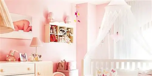 Нежная спальня в бело-розовых тонах